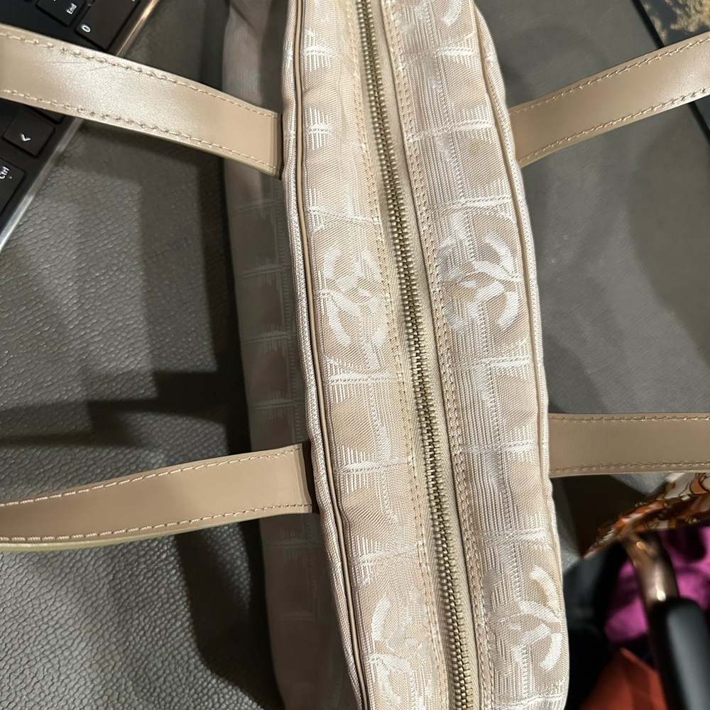 Chanel Handbag | Authentic Chanel Shoulder Bag | Authenticity card included - Picture 11 of 16